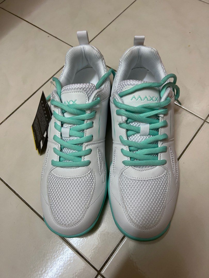 kasut badminton nike