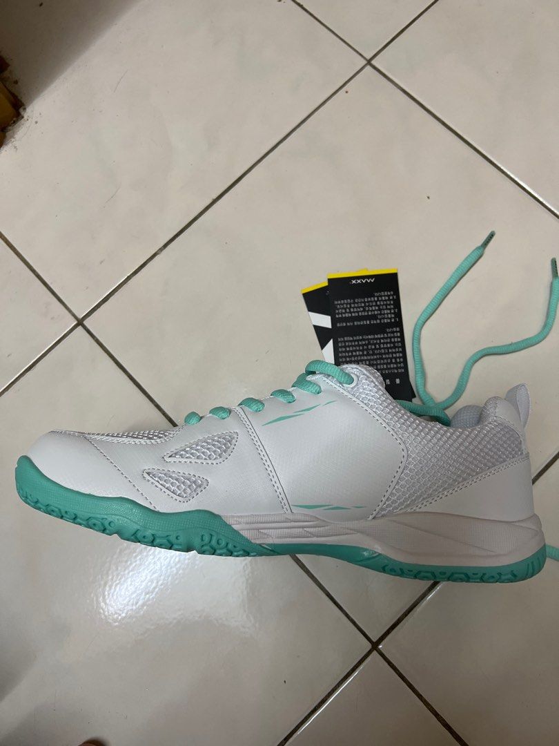 kasut badminton nike