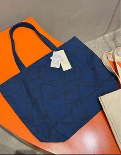 KAWS X UNIQLO TOKYO FIRST TOTE BAG –