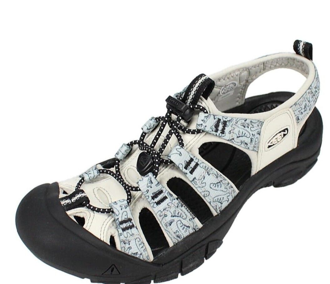 Keen sizing run small top