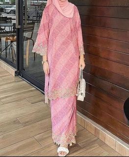 (Category: ) located in . Submitted by wardrobe2u_ (Listing ID 1262068659, Image 1). Description: .
