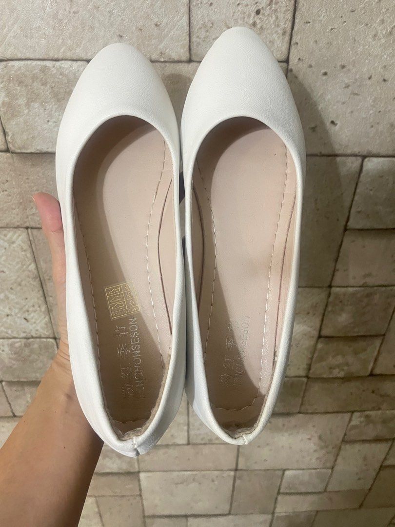 White pump sales trainers ladies