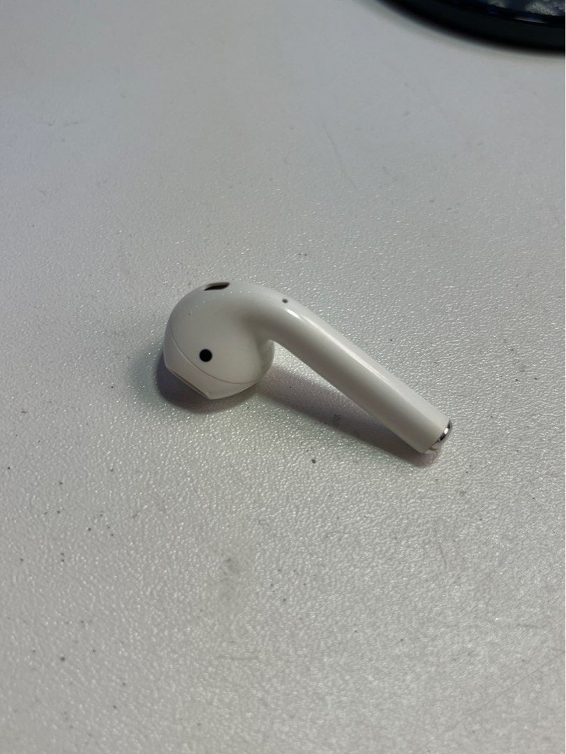 A1602 store left airpod