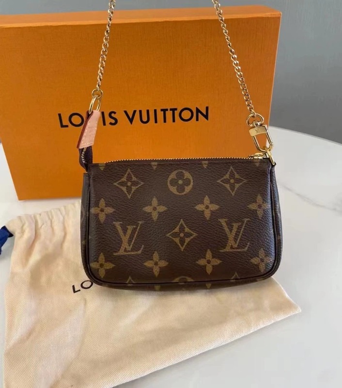 LOUIS VUITTON M51257 MONOGRAM MUSETTE TANGO SHORT CANVAS SHOULDER BAG,  Luxury, Bags & Wallets on Carousell