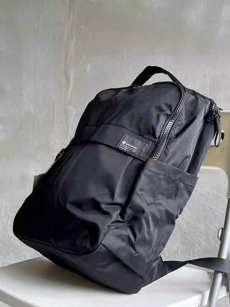 Lululemon 23L backpack with laptop compartment, 女裝, 手袋及銀包, 背囊 Carousell