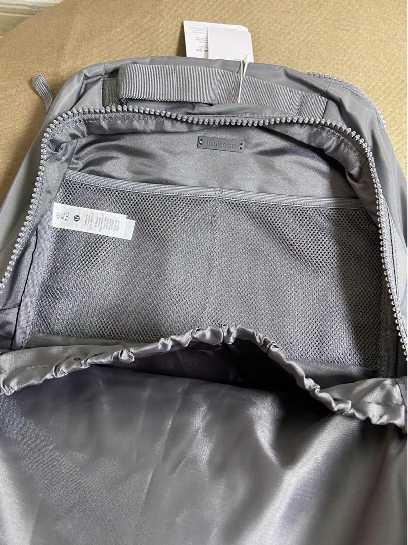 Lululemon 23L backpack with laptop compartment, 女裝, 手袋及銀包, 背囊 Carousell