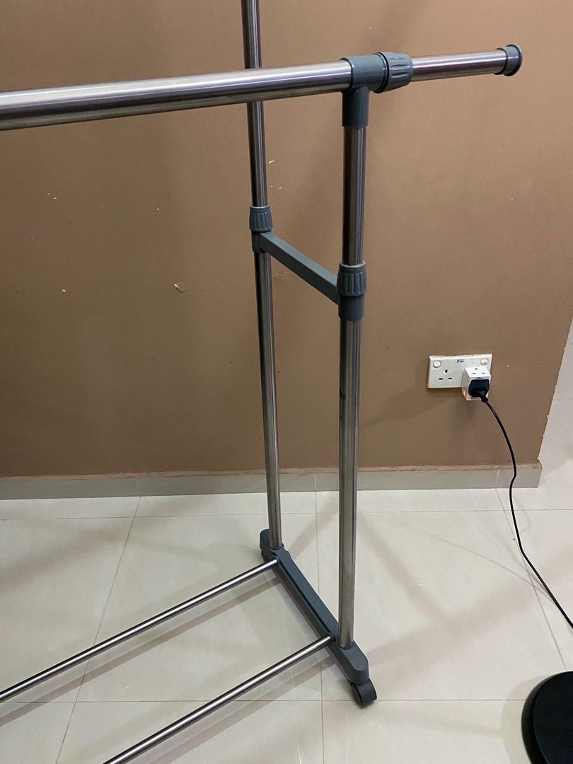 Extendable stainless steel cloth rack with locking wheels, Furniture