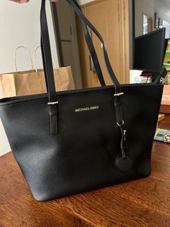 NWT) MICHAEL KORS - CHARLOTTE LARGE TOP ZIP PVC PEBBLED LEATHER TOTE BAG,  Luxury, Bags & Wallets on Carousell