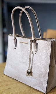 Michael Kors laptop Bag, Luxury, Bags & Wallets on Carousell