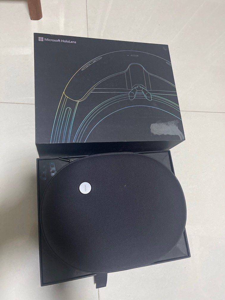 Microsoft HoloLens Gen 1 complete in box, Computers & Tech, Office