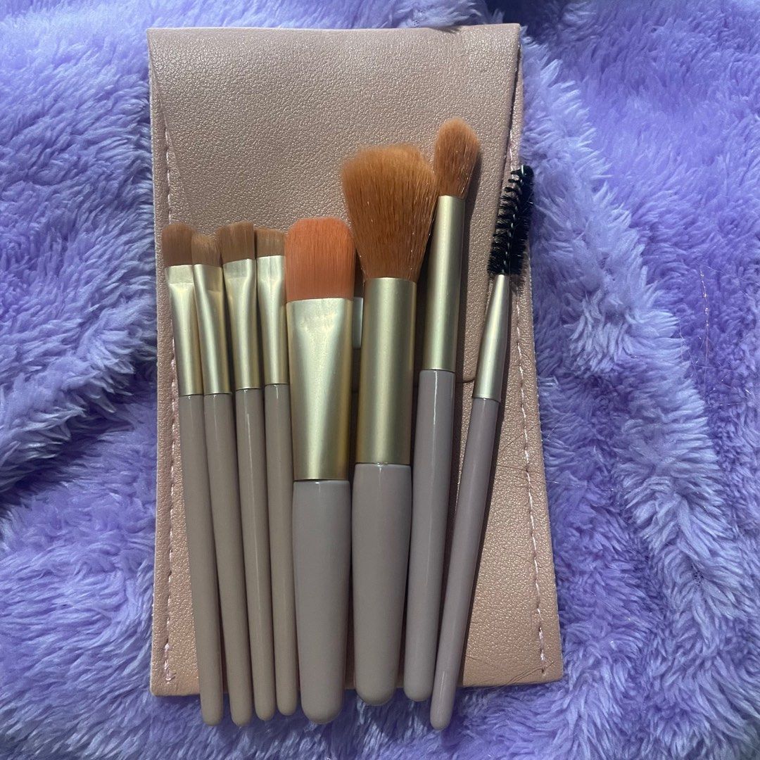 Mini Make-up Brush Set with Pouch (Category: Makeup) located in Mandaluyong City. Submitted by lady.lannister (Listing ID 1262115236, Image 2). Description: .