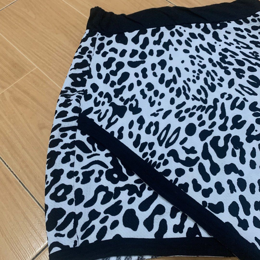 mini skirt w black cheetah pattern (Category: Skirts) located in Manila. Submitted by declutterwju (Listing ID 1262050460, Image 2). Description: xs-s good as new .
