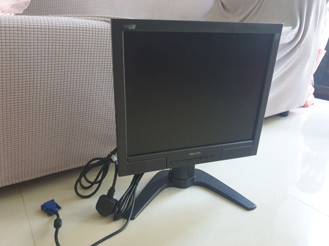 Monitor (Category: Desktops) located in Singapore. Submitted by cjc999 (Listing ID 1261978588, Image 1). Description: .