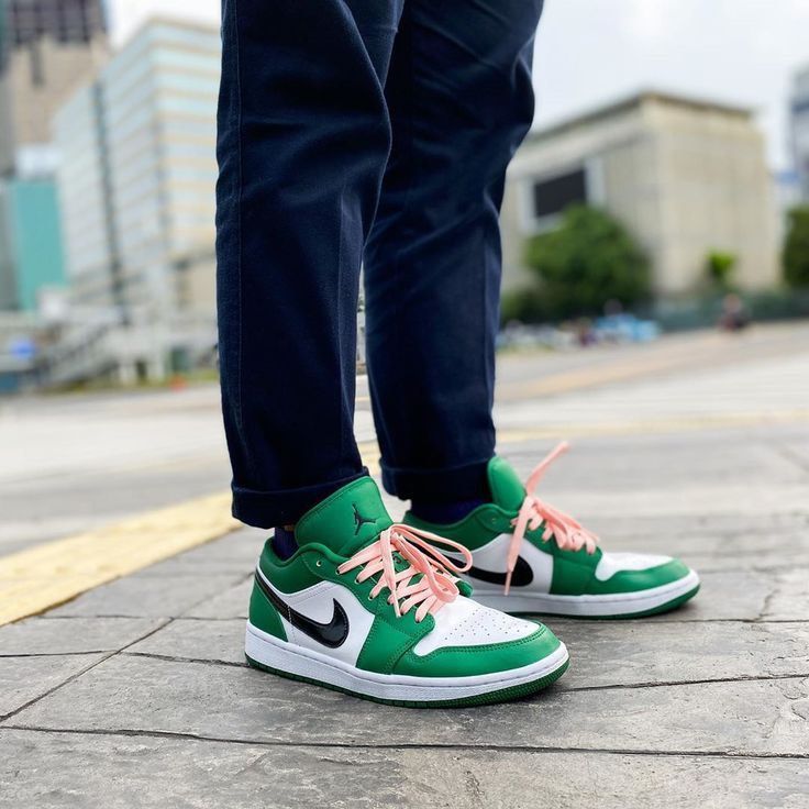 Air jordan 1 low pine green shop