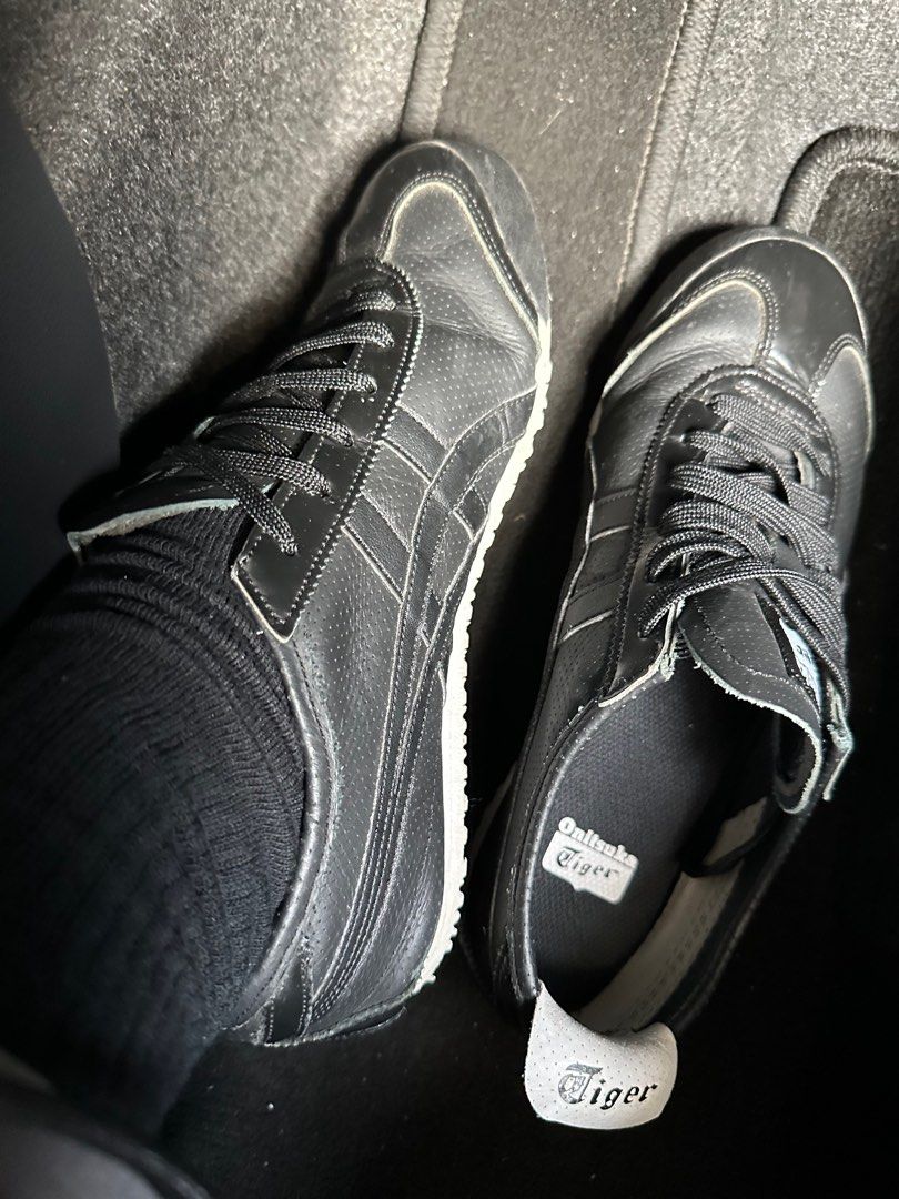 Asics tiger all black hot sale