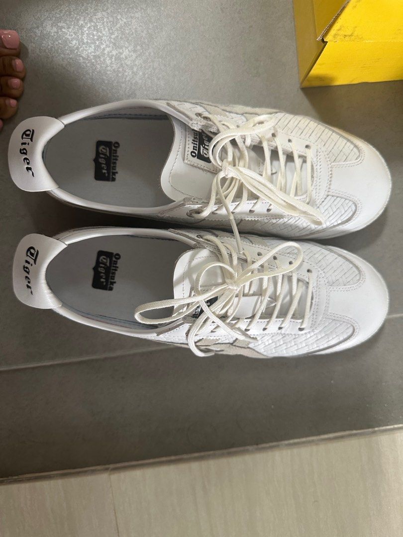 Onitsuka Tiger white sneakers (Category: Sneakers) located in Singapore. Submitted by jagmurubaya (Listing ID 1262010124, Image 2). Description: Brand new white sneakers/ onitsuka tiger.