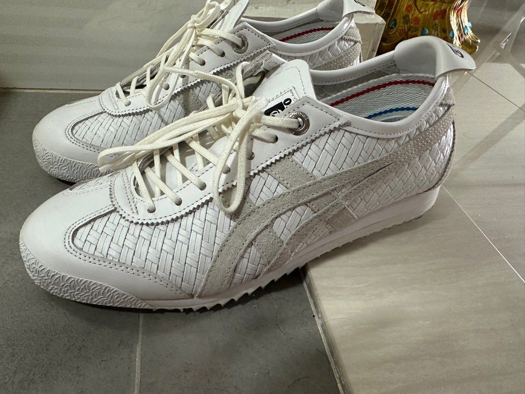 Onitsuka Tiger white sneakers (Category: Sneakers) located in Singapore. Submitted by jagmurubaya (Listing ID 1262010124, Image 1). Description: Brand new white sneakers/ onitsuka tiger.