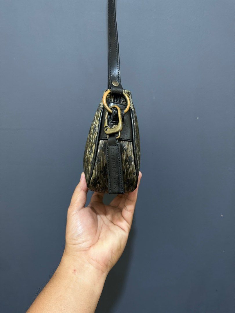 Patrick cox Kili kili bag (Category: Luxury Bags & Wallets) located in Bacolod City. Submitted by thestitchph (Listing ID 1262073050, Image 3). Description: Patrick cox Kili kili bag Size small Rank A Dm📩.