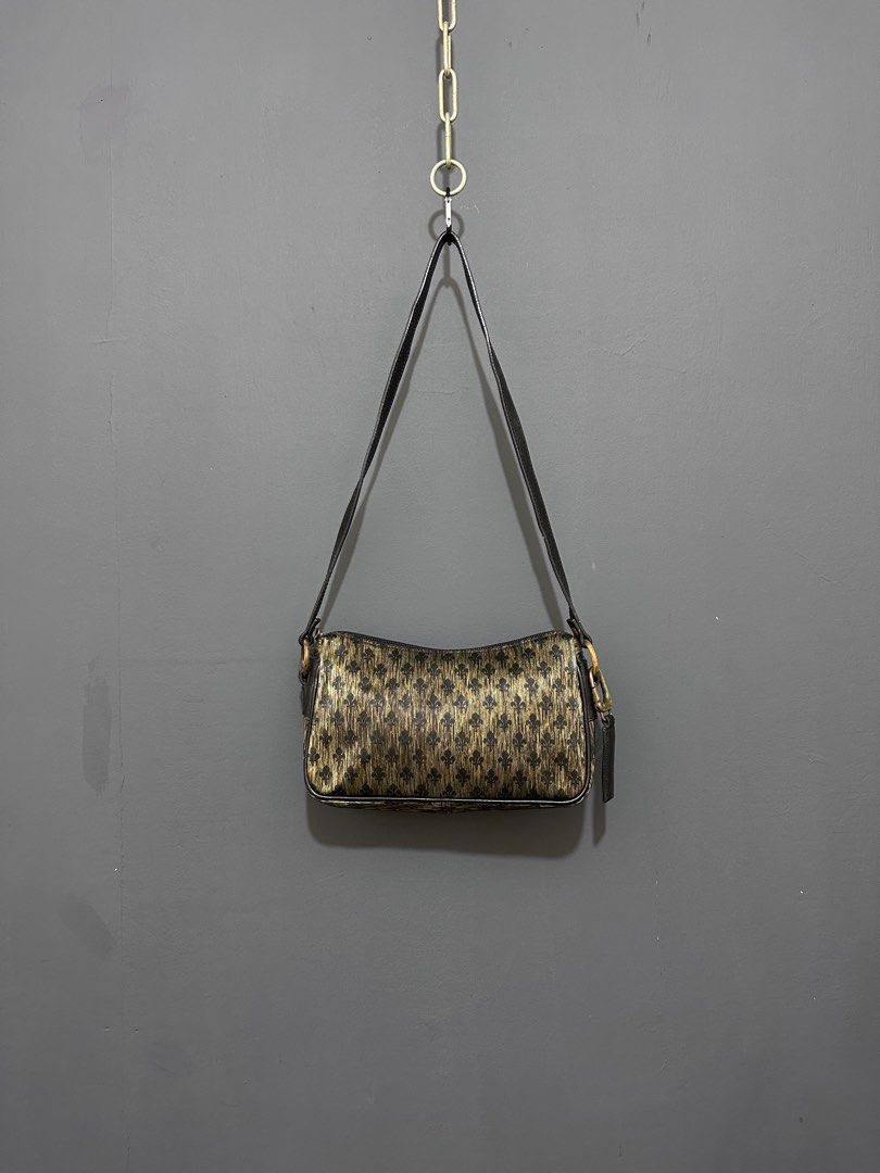 Patrick cox Kili kili bag (Category: Luxury Bags & Wallets) located in Bacolod City. Submitted by thestitchph (Listing ID 1262073050, Image 1). Description: Patrick cox Kili kili bag Size small Rank A Dm📩.