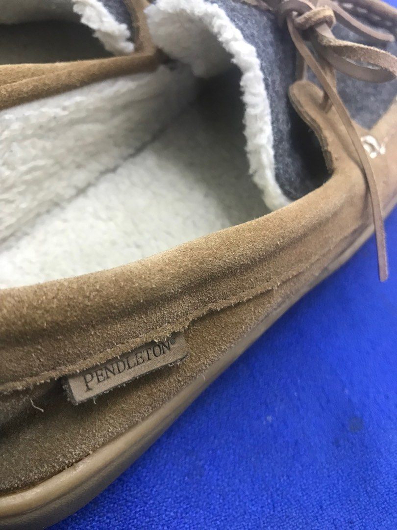 Pendleton shoes (Category: Sneakers) located in Johor Bahru. Submitted by madcope (Listing ID 1262051847, Image 1). Description: Pendleton ran home mov slipper Good condition Size uk9/28cm.