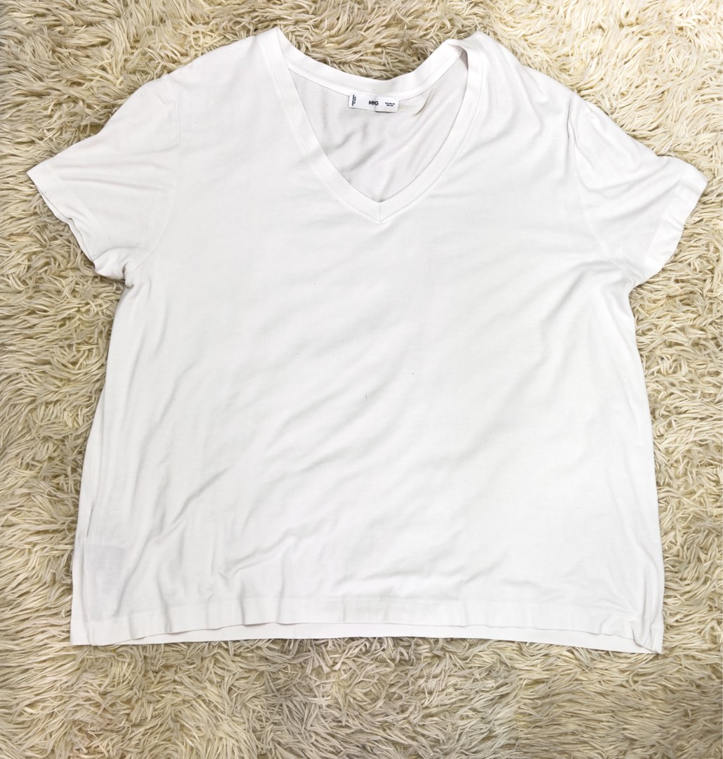 Plus Size White T shirt, Women's Fashion, Tops, Shirts on Carousell