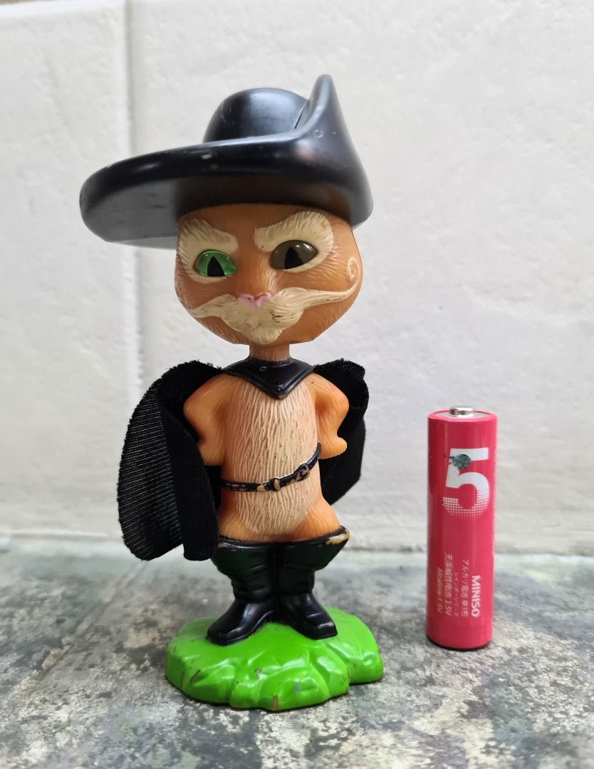 PUSS IN BOOTS LOT McDonald
