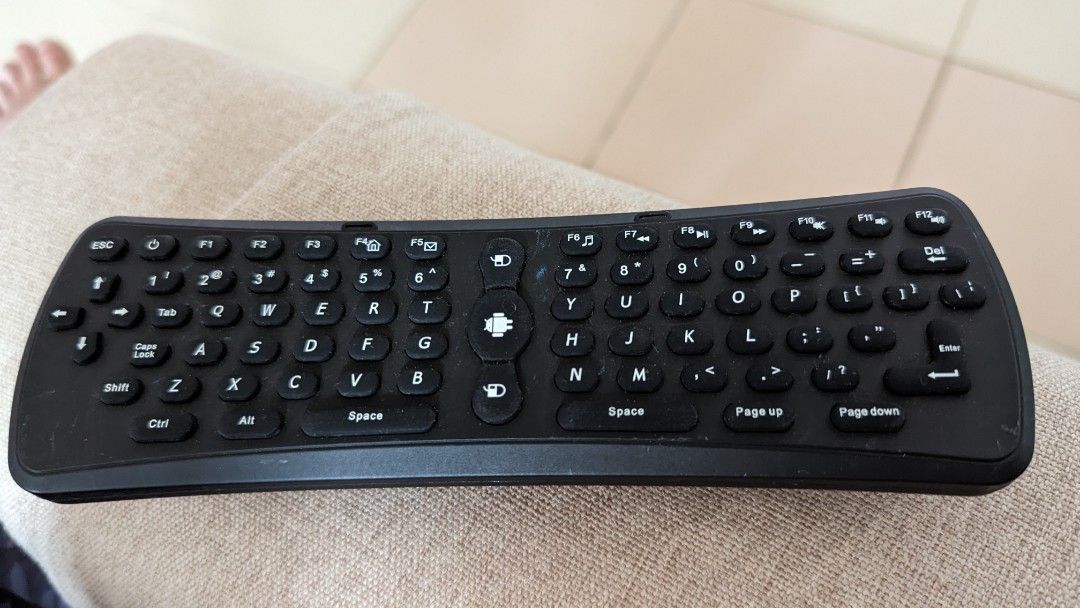 Remote controller (Category: Mouse & Mousepads) located in Singapore. Submitted by isnap (Listing ID 1262018498, Image 1). Description: wireless remote controller for TV, computer.