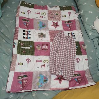 Reversible baby comforter