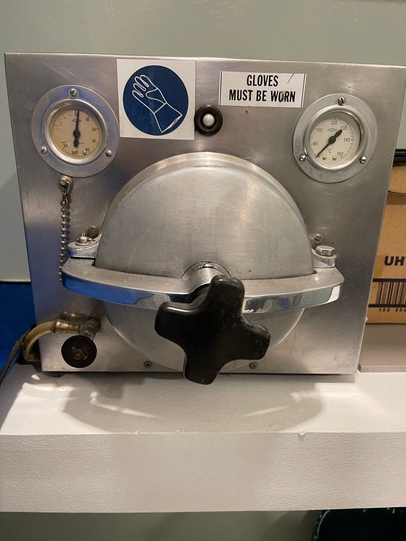 Second hand Manual Autoclave SELLING LOW, Health & Nutrition, Medical