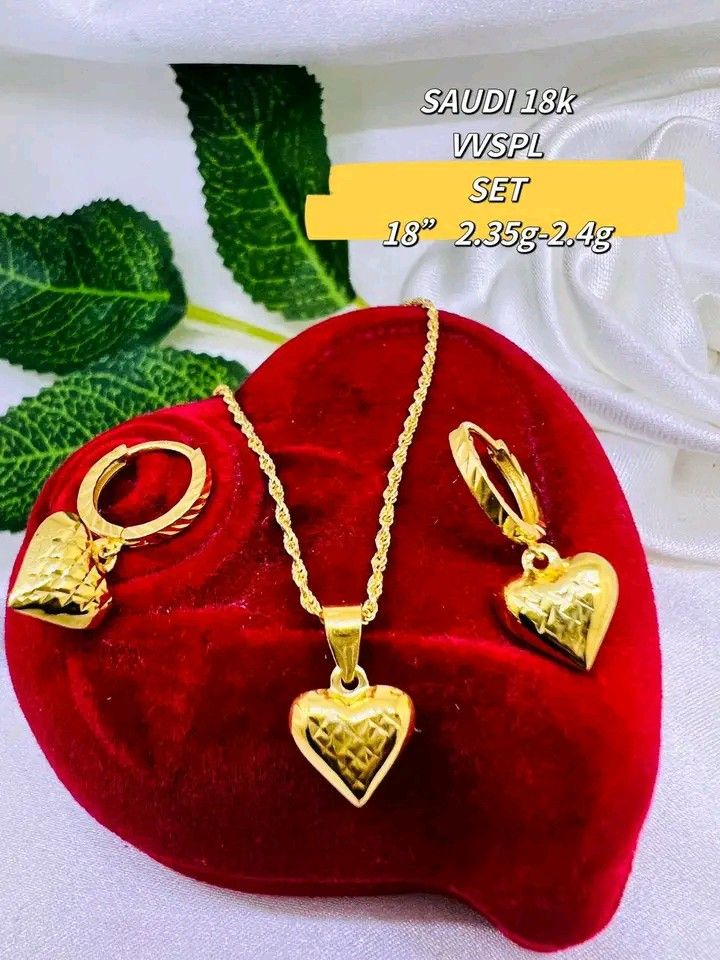 Saudi gold necklace with heart pendant sale