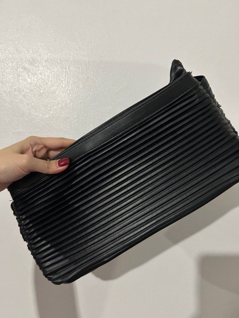 Shein pleated clutch (Category: Clutches) located in Marikina City. Submitted by mpaurf (Listing ID 1262085857, Image 3). Description: Shein pleated clutch used once only in a wedding. Super nice! Spacious in the inside. Loc: Marikina.