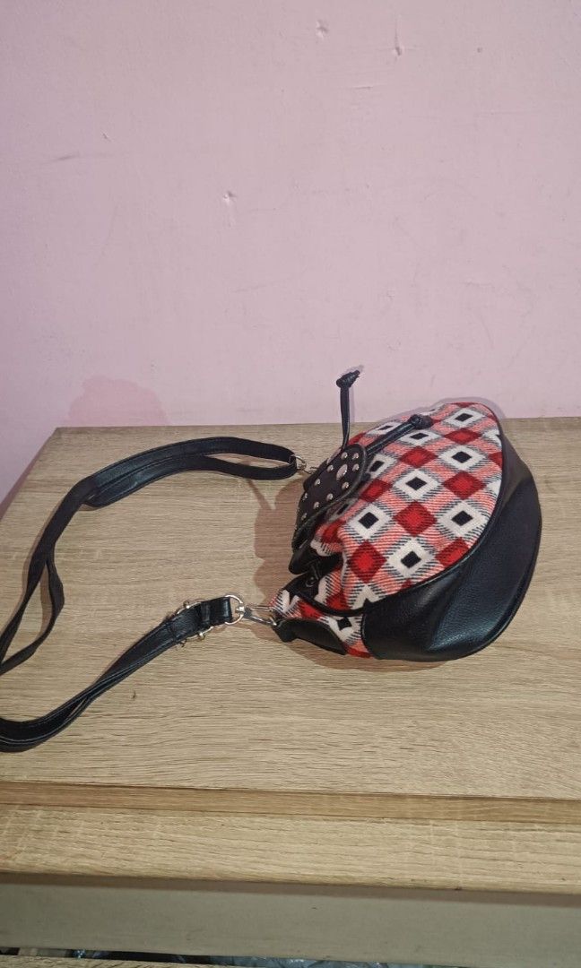 Korea🇰🇷MARGESHERWOOD～22SS PIPING SHOULDER BAG, 預購- Carousell