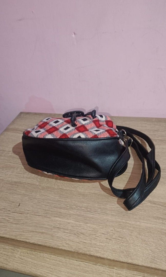 Korea🇰🇷MARGESHERWOOD～22SS PIPING SHOULDER BAG, 預購- Carousell