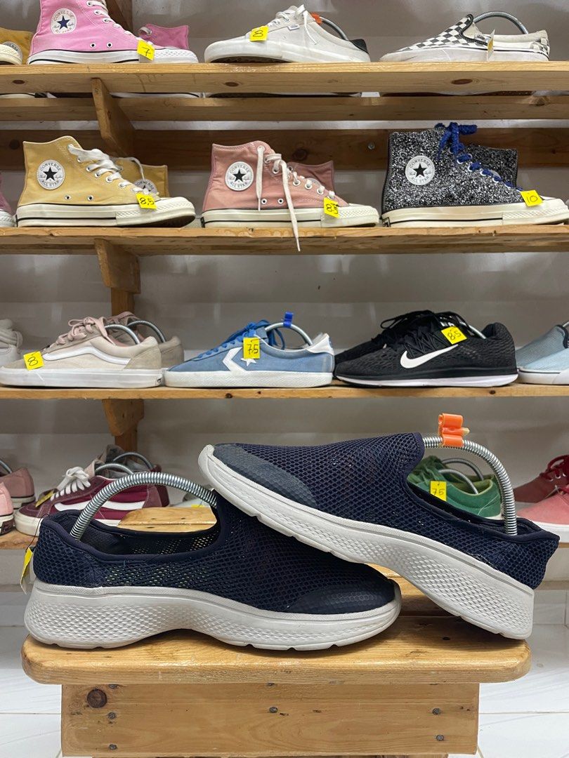 Shoe warehouse skechers top