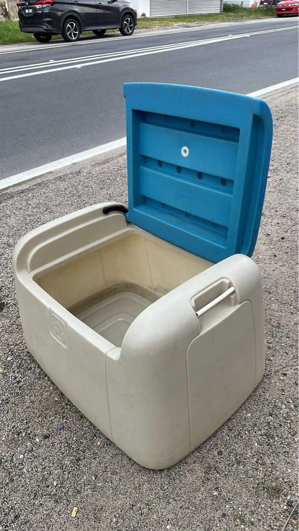 Step 2 outdoor toy box sales
