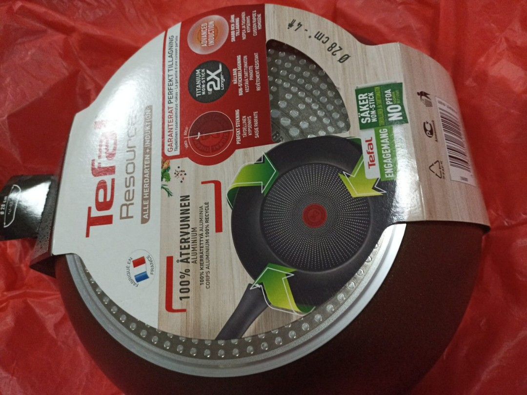 Tefal 28cm Frying Pan ( Made in France), Furniture & Home Living