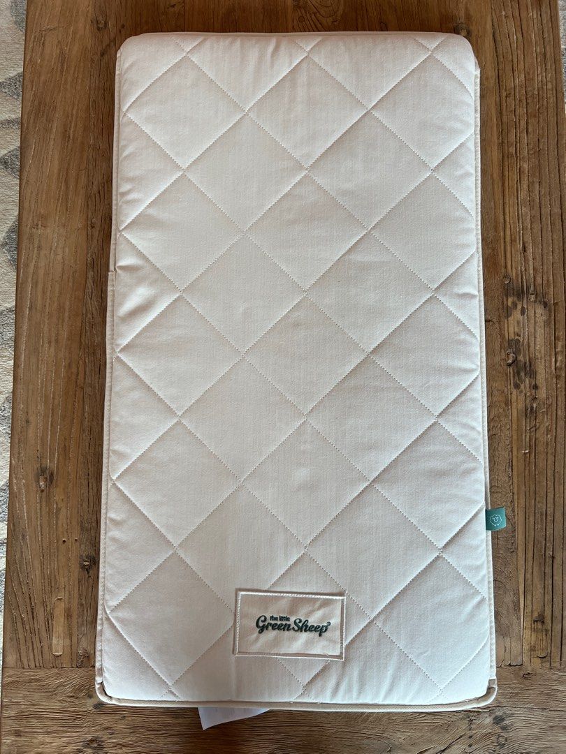 Little green sheep snuzpod mattress top