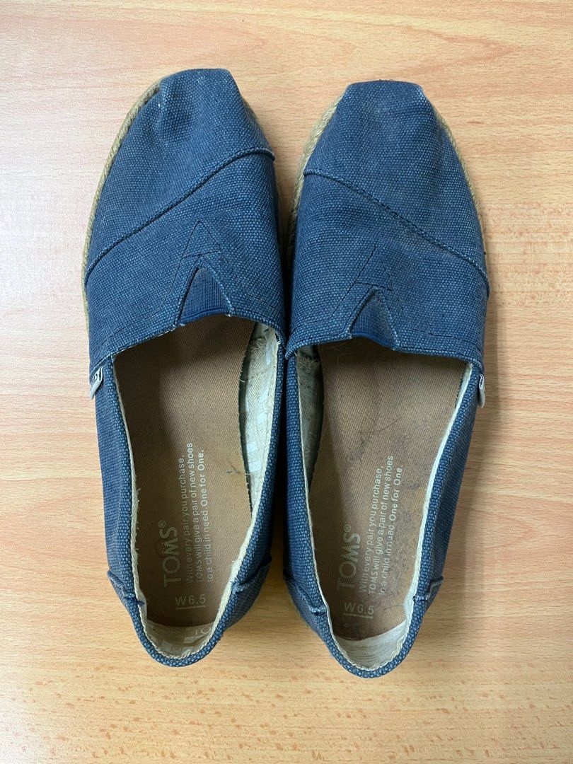 TOMS Shoes size 6.5 W