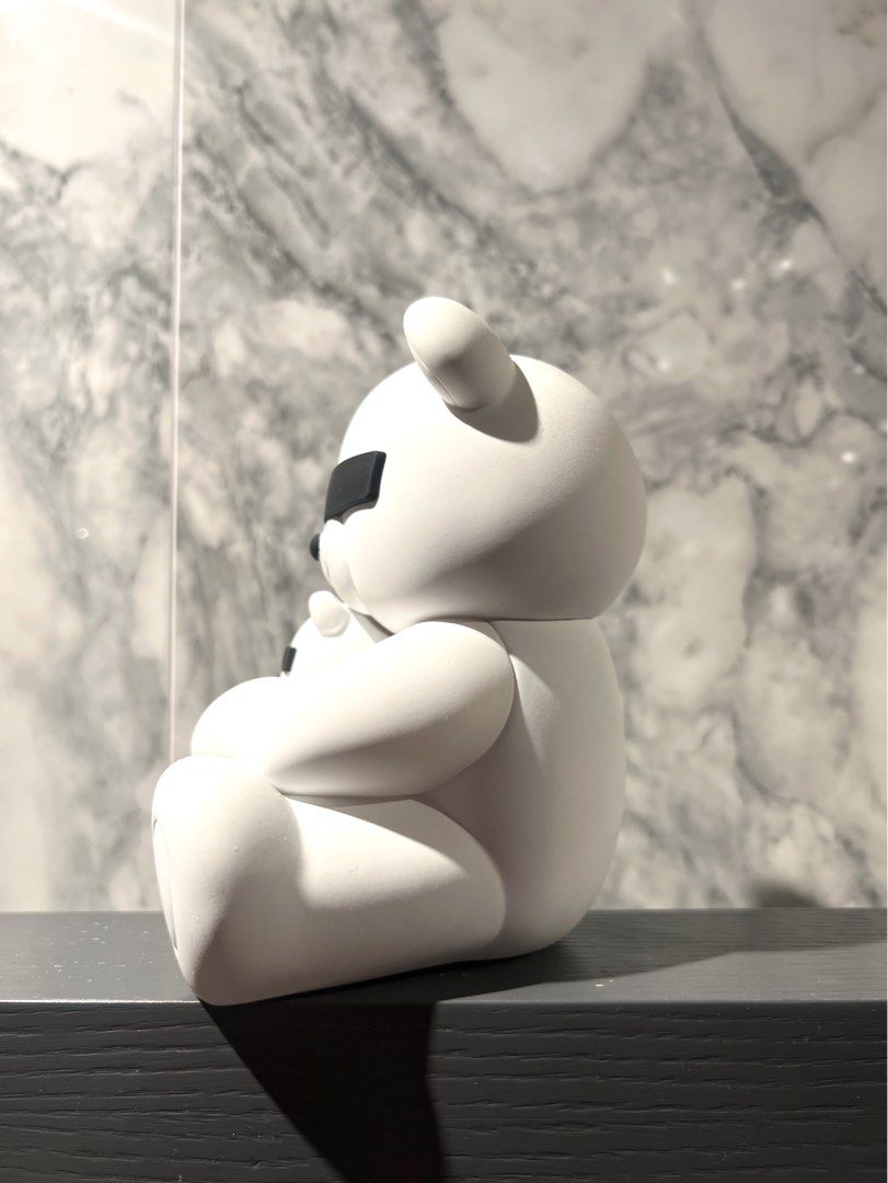 Undercover double white bears figure, 興趣及遊戲, 玩具& 遊戲類