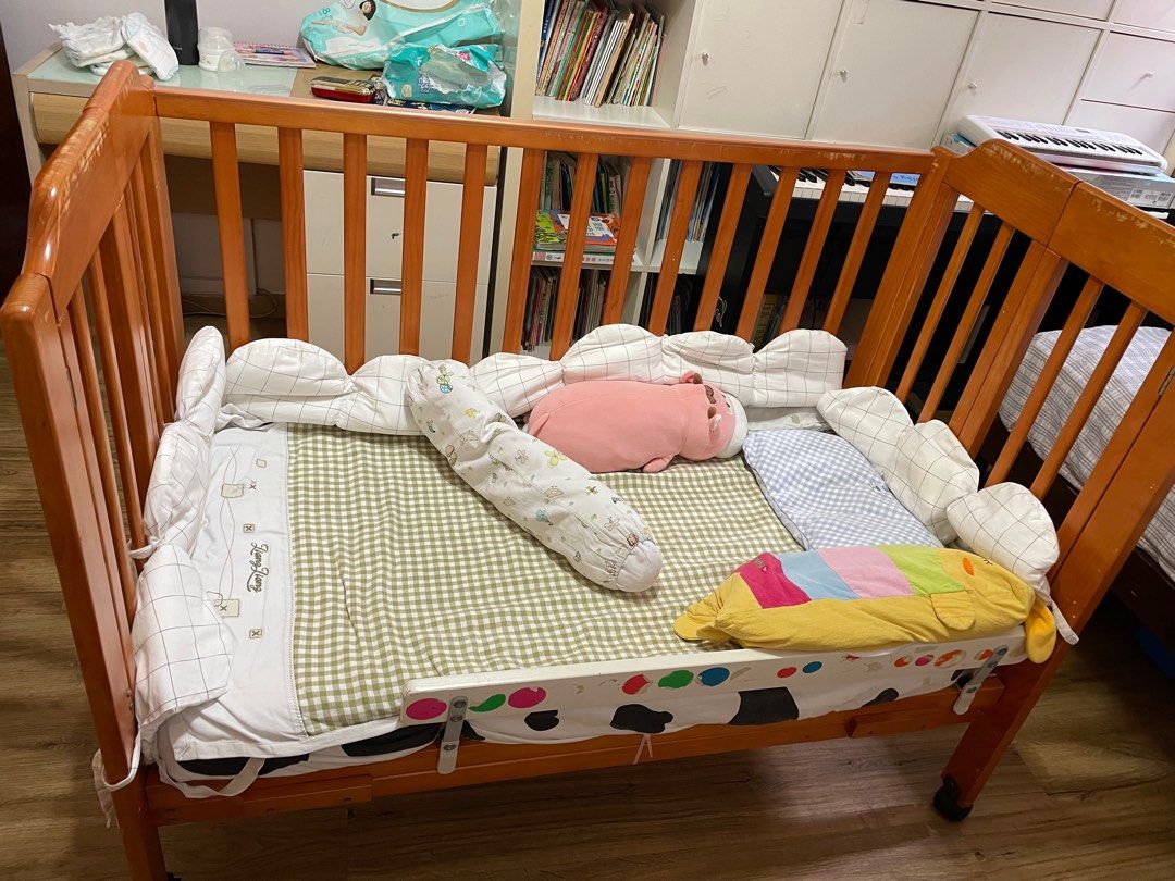 Used baby cribs for free on sale
