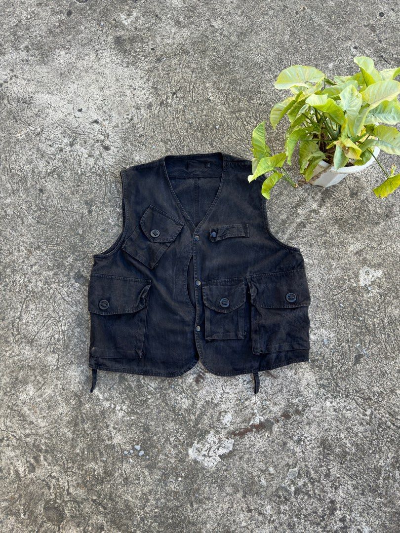USNE multi pocket vest (Category: Vests) located in Bacolod City. Submitted by thestitchph (Listing ID 1262079236, Image 1). Description: USNE multi pocket vest Size large Dimes; W22” L22” Excellent .