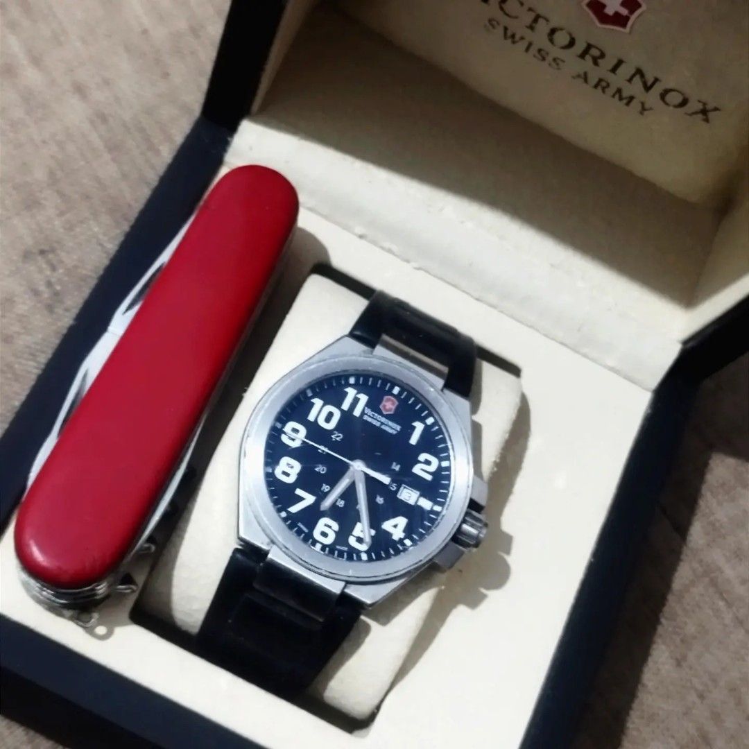 Jam tangan best sale victorinox original