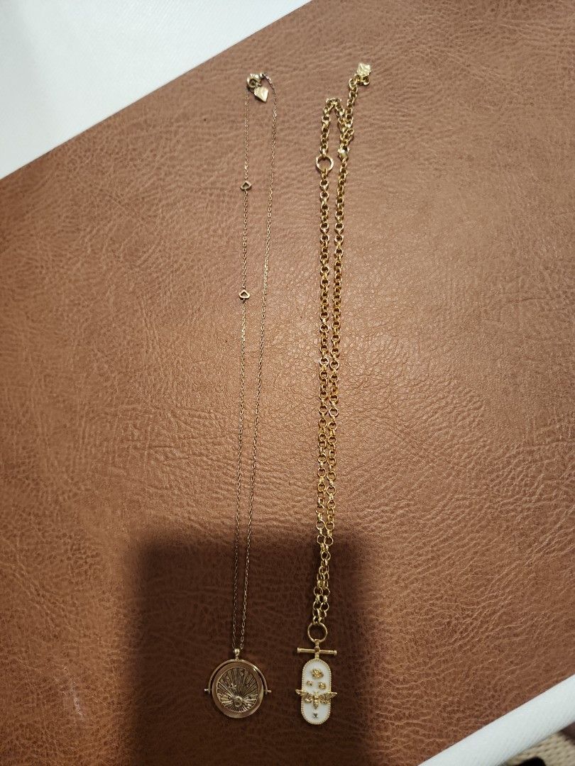 Gold jewelry aesthetic on sale