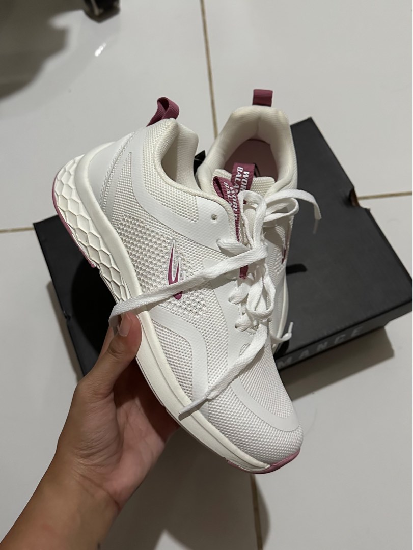 World balance white rubber shoes top
