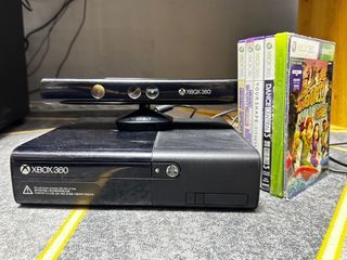 XBOX 360 KINECT WITH GAMES