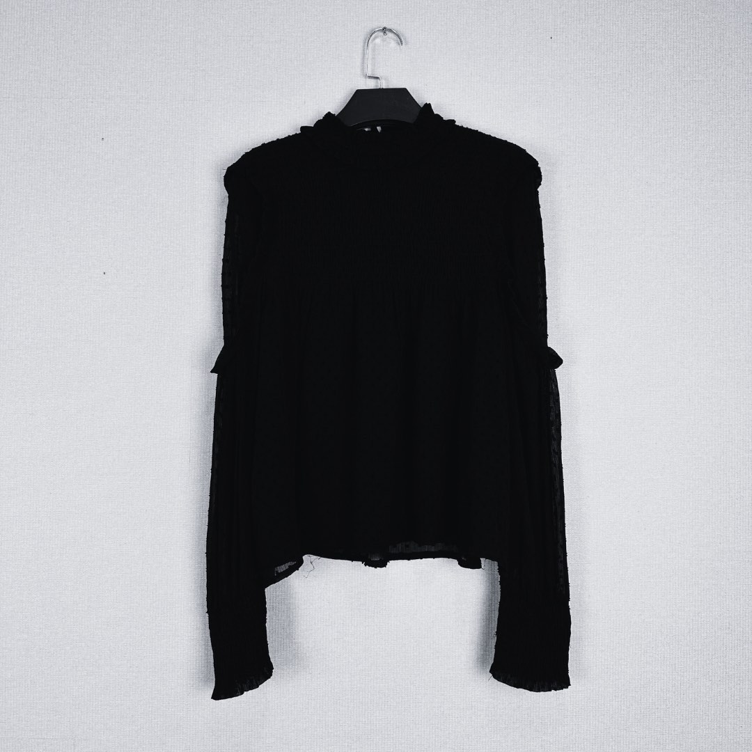 ZARA PLUMETIS BLOUSE XS . Women s Fashion Tops Blouses on