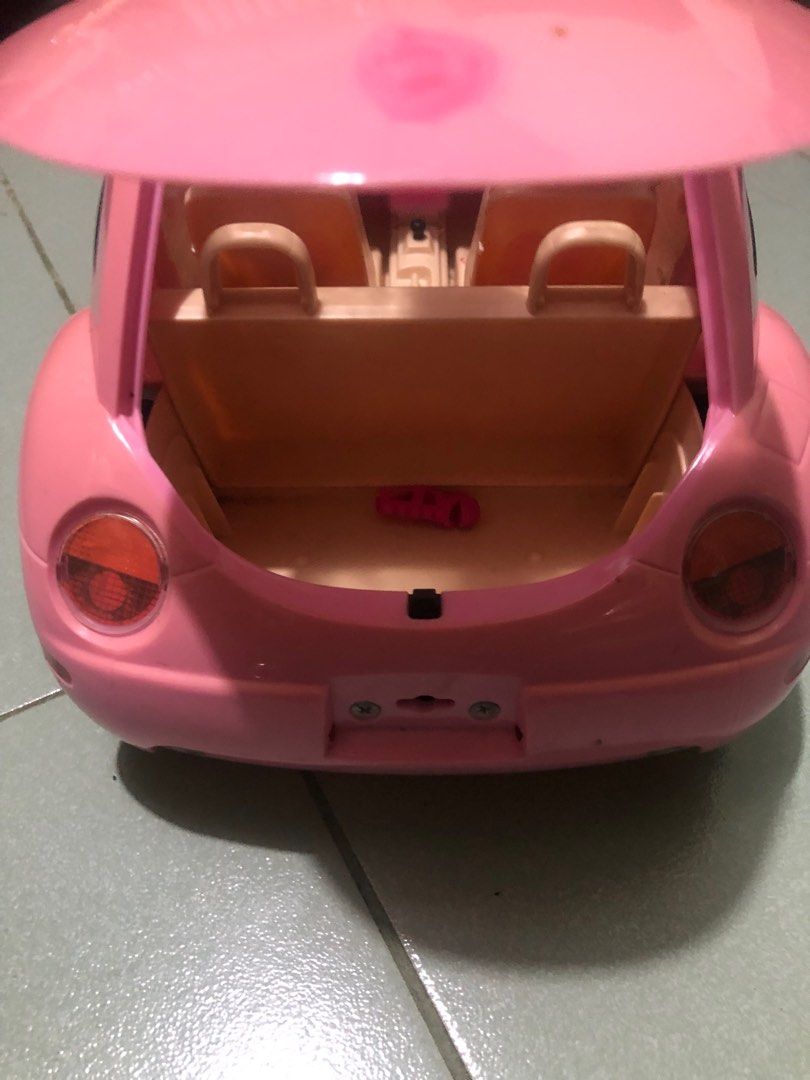 Barbie car with online boot that opens