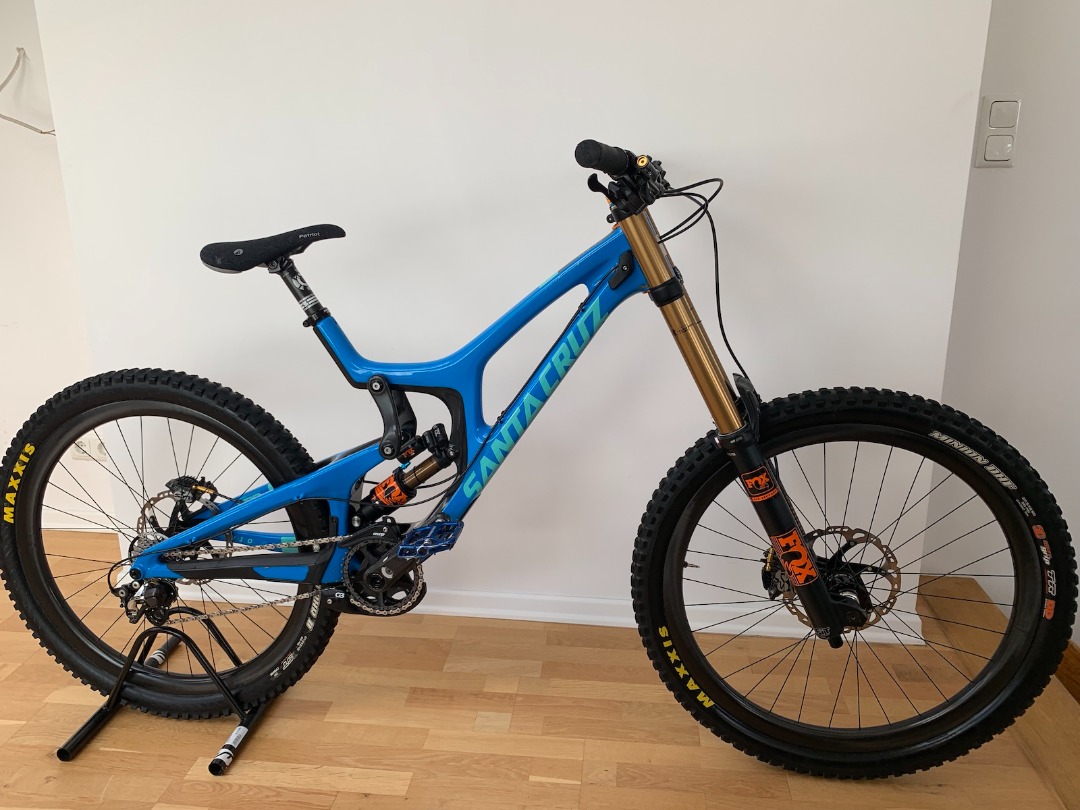 2017 Santa Cruz V10 CC large Sports Bicycles on Carousell