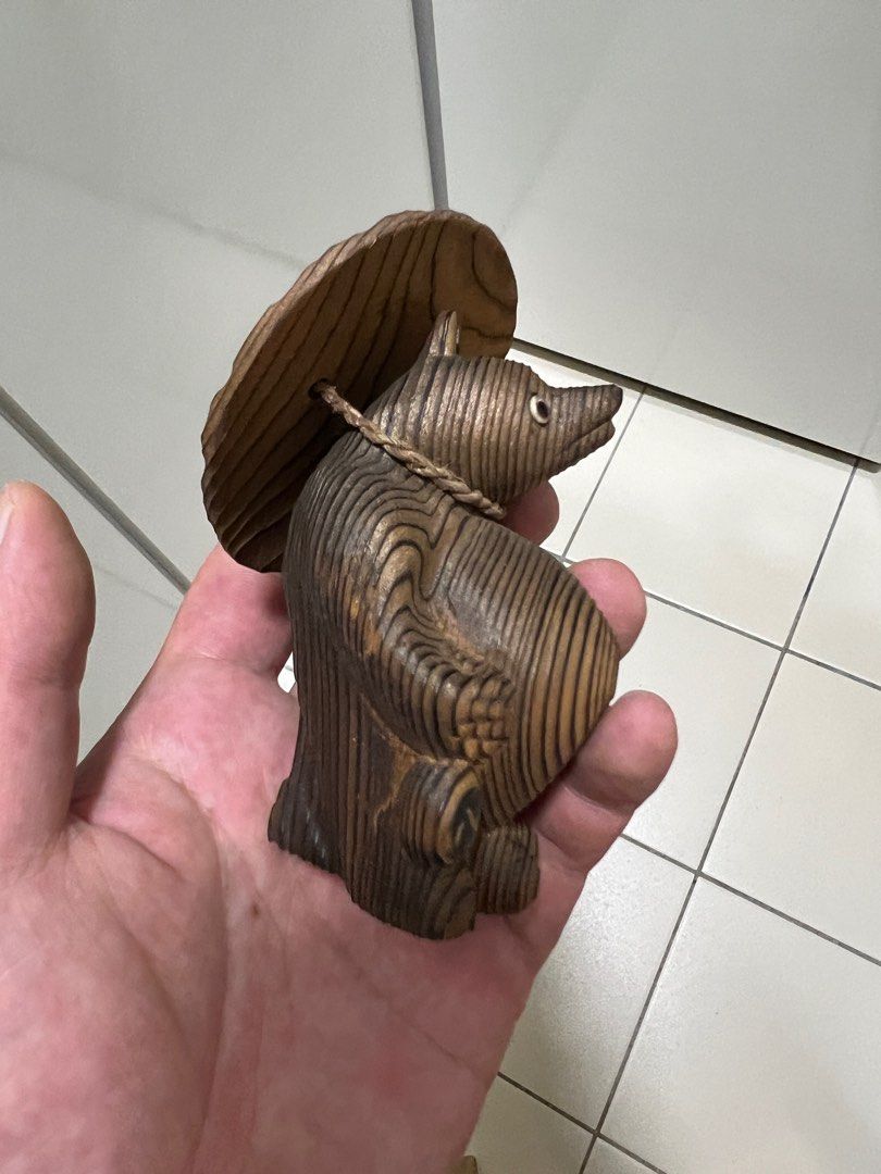 屋久杉猪置物 日本屋久杉福狸置物, 興趣及遊戲, 玩具& 遊戲類- Carousell