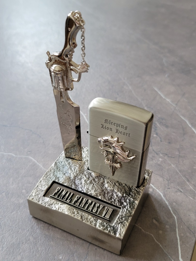 全球限量3000件最終幻想8 太空戰士8 沉睡獅心限量版ZIPPO打火機連底座